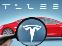 Tesla змусили відкликати мільйони машин через маленький шрифт