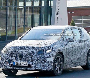 Mercedes-Benz тестирует электрический кросс EQS