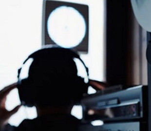 ФСБ берет под контроль мобильные телефоны россиян