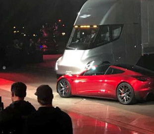 Tesla начала собирать в Неваде производственную линию для выпуска электрических грузовиков Tesla Semi
