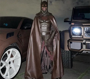 Рэпер Трэвис Скотт удалил Instagram-аккаунт из-за костюма Бэтмена