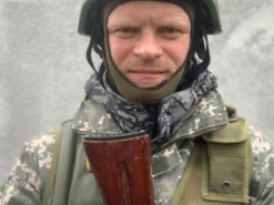Як заслужений артист України Олександр Печериця захищає Україну