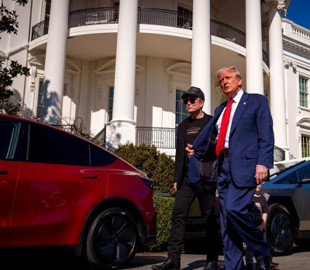 Трамп думає продати свою Tesla після сварки з Маском