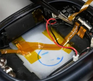 iFixit розкрили різницю між підробками Apple Watch і AirPods та оригіналами