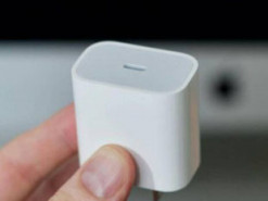 Чому виробники смартфонів перестали класти зарядні пристрої в коробку