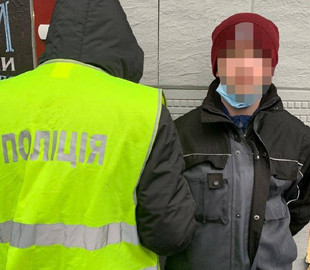 У Києві затримано шахрая, який намагався отримати чужий гаджет на пошті
