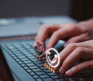 Чат-боти з ШІ є справжніми авторами фальшивих відгуків на сайтах