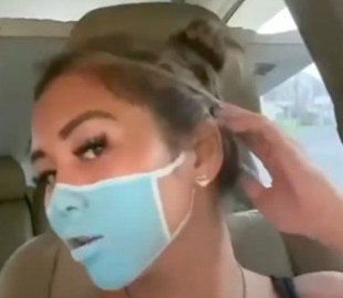 Влада Балі депортує двох YouTube-блогерів через невдалий розіграш: замість справжньої маски, вони ходили з намальованою