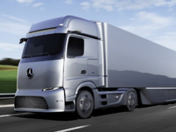 Камеры вместо зеркал и 500 км запаса хода: первые фото новейшего электрогрузовика Mercedes