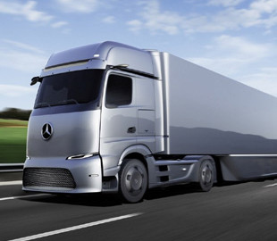 Камеры вместо зеркал и 500 км запаса хода: первые фото новейшего электрогрузовика Mercedes