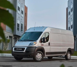 Amazon договорилась со Stellantis о покупке электрических фургонов Dodge ProMaster в 2023 году