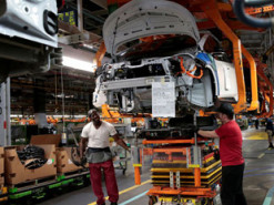 GM привлекла лучшие стартапы для разработки батарей следующего поколения, чтобы превзойти Tesla