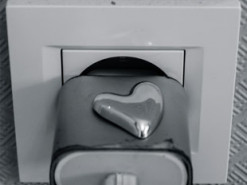 Три прилади, які не варто повністю вимикати з розетки