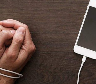 Добровольцу заплатят 100 тысяч долларов за отказ от смартфона