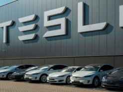 Tesla виводить на ринок дешевий електрокар: названі терміни