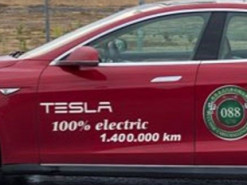 Одна из оригинальных моделей Tesla Model S приближается к пробегу в 1 500 000 км