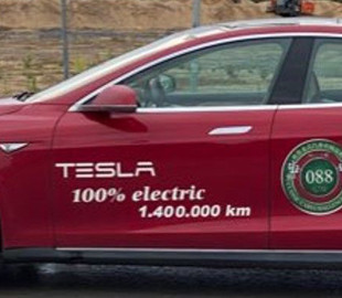 Одна из оригинальных моделей Tesla Model S приближается к пробегу в 1 500 000 км