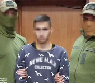 Двох студентів затримали за підпал трьох автівок ЗСУ на замовлення інтернет-кураторів з рф