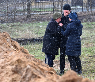 Журналісти CNN розповіли світу про братську могилу в Бучі