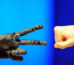 Понад 800 відомих людей виступили за заборону розробки суперінтелекту