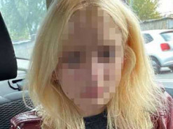У Києві поліцейські затримали іноземку, яка торгувала наркотиками через інтернет