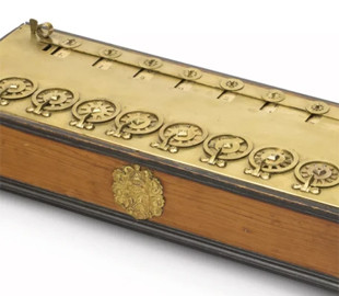 У Франції хотіли продати майже 400-річний калькулятор Паскаля: аукціон зірвали вчені й суд