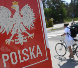 ЦПД спростував фейки про «масові перевірки українців» у Польщі