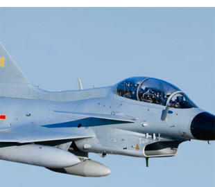 Небезпечний маневр. Китайський винищувач випустив ракети над австралійським гвинтокрилом у Жовтому морі