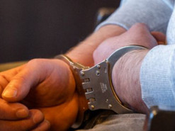 Продавав підроблені водійські права: ДБР викрило правоохоронця на інтернет-схемі