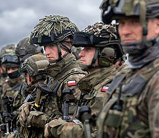 AP: Польща почала готувати своїх громадян до нападу зі сходу