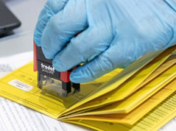 У найбільшому віденському центрі вакцинації підробляли COVID-сертифікати