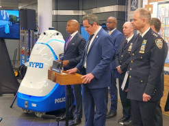 Робот-помічник не зміг перемогти поліцію Нью-Йорка