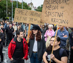 Працівники суспільного мовника Словаччини страйкували проти втручання влади