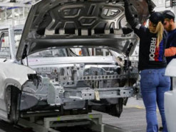 Глава Rivian считает, что электромобильной отрасли нужно в десять раз больше аккумуляторов