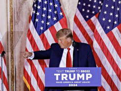 Маск розпочинає опитування щодо відновленення профайлу екс-президента Трампа у Твіттері 