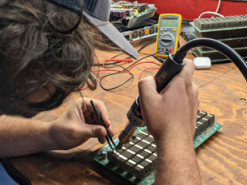 Диплом не нужен: 19-летний майнер зарабатывает $54 тыс. в год, добывая биткоины