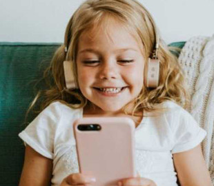 Телефони та планшети без загрози для здоров'я: скільки часу діти можуть проводити за гаджетами