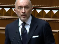 Нацбанк України «взяв до уваги» заяви про експертизу прапору з фото клієнтки monobank