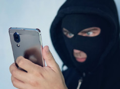 Телефонні шахраї ошукали пенсіонерів на 3 тисячі доларів
