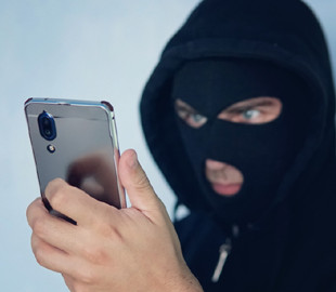 Телефонні шахраї ошукали пенсіонерів на 3 тисячі доларів