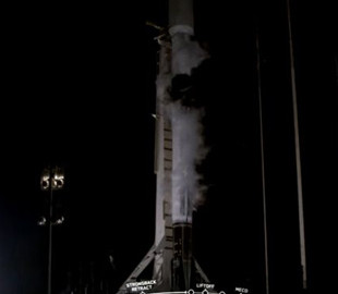 SpaceX отменила запуск ракеты-носителя с 60 спутниками Starlink на борту