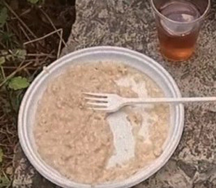 Каша і пляшка води: показали "зарплати" у Маріуполі за розбір завалів