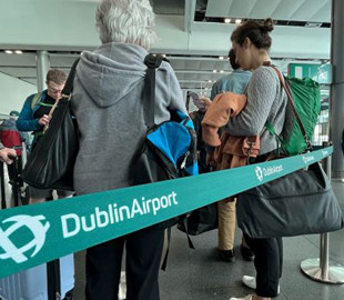 Знову ночують в аеропорту. В Ірландії закінчилося житло для українських біженців