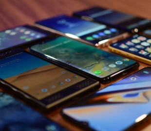 У чому відмінність звичайного смартфона від флагманського