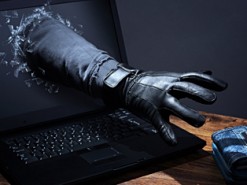Псевдопрацівник банку видурив у жінки майже 15 тисяч гривень