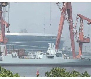 Корабельні працюють на повну потужність: у Китаї спустили на воду новий есмінець Type 055