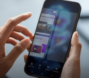 Чим не варто протирати екран смартфона, щоб не пошкодити дисплей