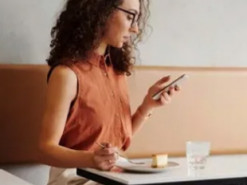 Як на нас заробляє WhatsApp та інші безкоштовні додатки