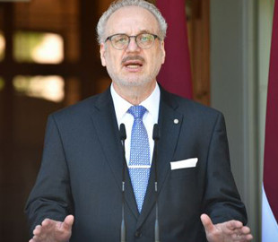 Президент Латвії закликав ізолювати від суспільства нелояльних російськомовних