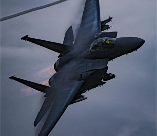 Чи може винищувач облетіти світ без дозаправки